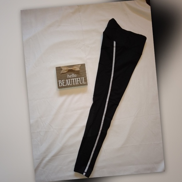 🔴SOLD🔴 Victoria Sport Knockout Leggings 💋 - Picture 3 of 5